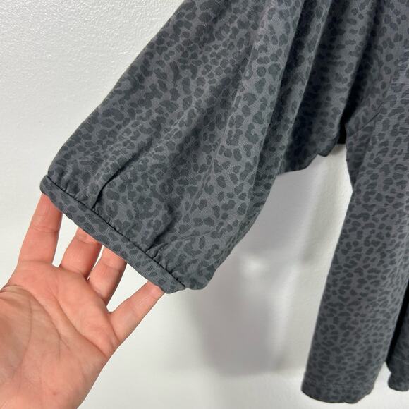 Sundry Gray Leopard Print 3/4 Sleeve Blouse Flowy Made in USA Pima Cotton Small - Picture 7 of 7